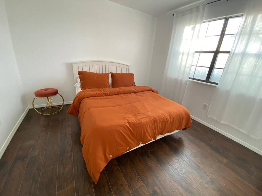 Large Modern Family Home! Soncy ภายนอก รูปภาพ