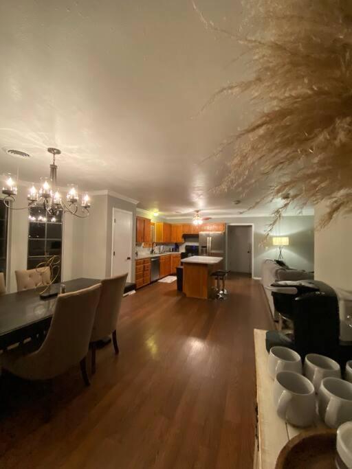 Large Modern Family Home! Soncy ภายนอก รูปภาพ